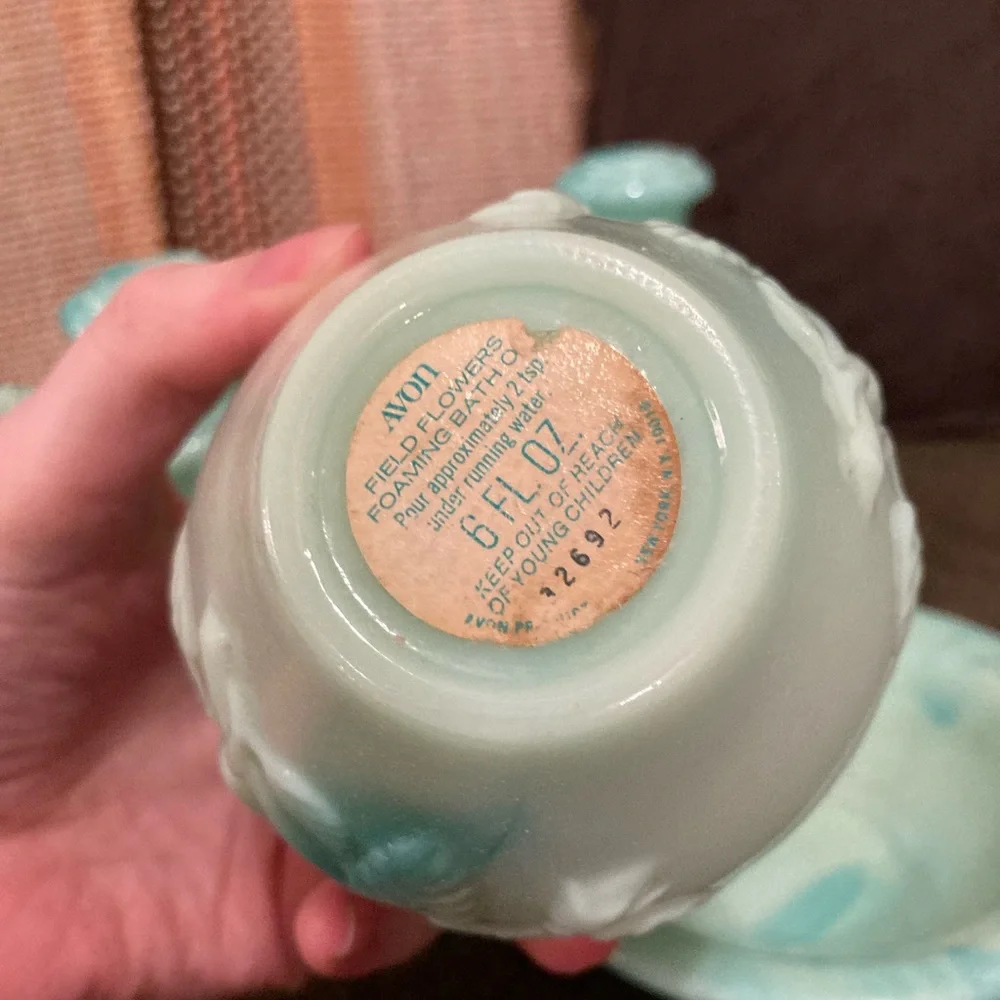 SOLD LCL // Avon Floral Wash Basin and Pitcher Collectible Beauty Vintage Bottle - Picture 8 of 10